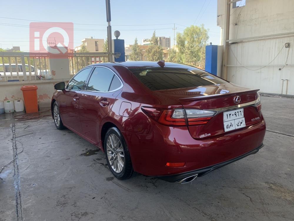 Lexus ES